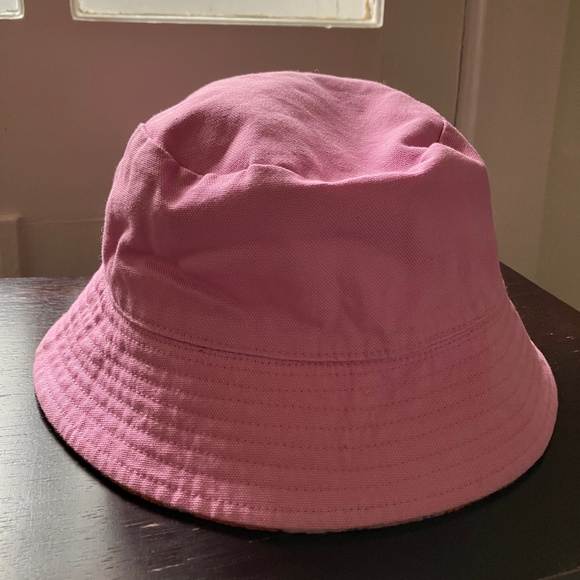 GAP REVERSIBLE BUCKET HAT - Picture 4 of 8